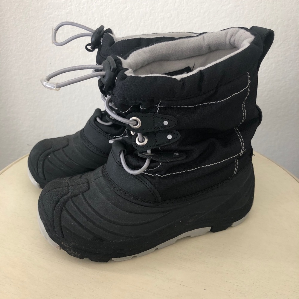 Cherokee toddler snow boots size 11/12